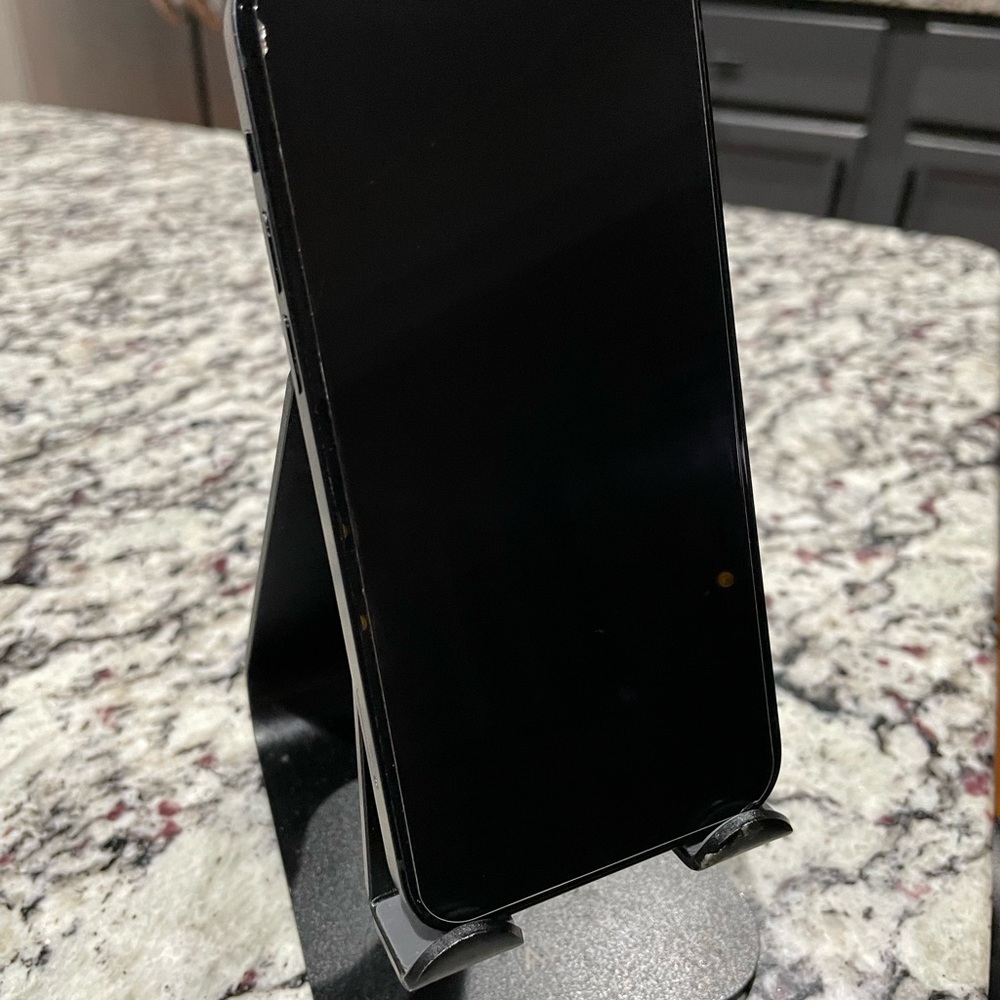 Black Smartphone Apple iphone 12 64 gb unlocked 
Used  in working condition